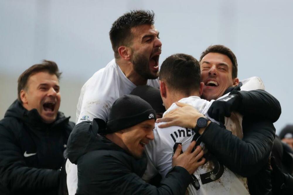 PRVI ODLAZAK IZ PARTIZANA OD KAD JE DOŠAO STOLICA: Crno-beli oslabljeni pred start nove sezone!