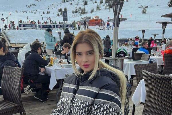 JAKNA ĆERKE ŽELJKA MITROVIĆA KOŠTA 6.000 EVRA, A TEK DA IZRAČUNATE CEO STAJLING: Živi život iz BAJKE sa MILIONEROM!