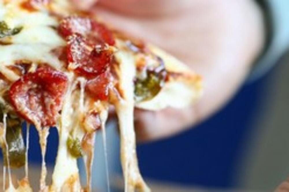 JEDNOSTAVAN TRIK KOJI UKLANJA KALORIJE: Nakon ovoga ćete moći slobodno da jedete PICU, a da ne brinete o GOJENJU!