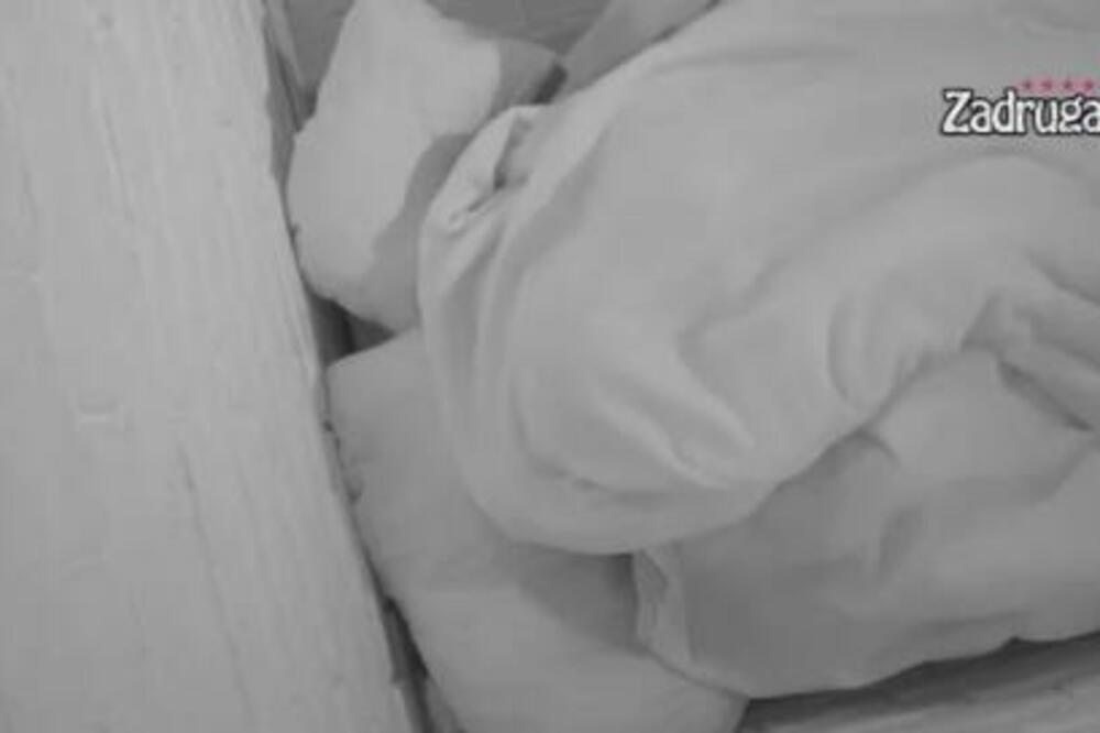 FRAPIRAO SE KADA JE SAZNAO ŠTA SE NALAZI U KREVETU FILIPA CARA: Dejan je to morao HITNO da vidi!