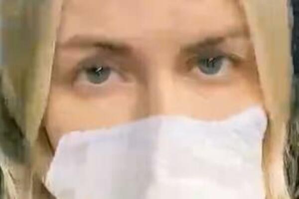 "NE OSUĐUJTE": Popularna VODITELJKA nije imala MASKU, umesto nje stavila OVO na lice! (VIDEO)