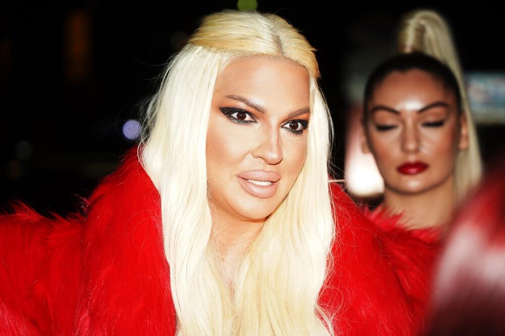 KARLEUŠINA OBJAVA ŠOKIRALA JAVNOST! Podelila fotku LJUTE RIVALKE: DA LI ĆE OBRISATI OVO?!