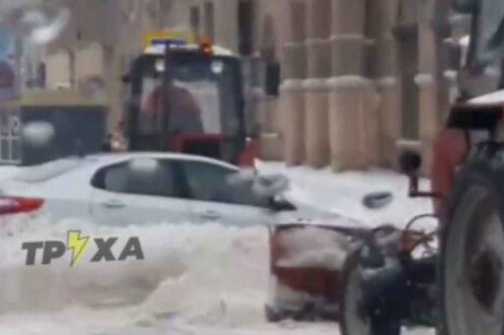 "OVO SE DEŠAVA NEVASPITANIM VOZAČIMA": Putari mu OČITALI LEKCIJU za bahato PARKIRANJE, bio je u ŠOKU! (VIDEO)