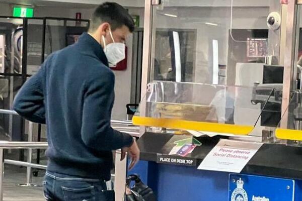 TOTALNO RAZOČARAN I SMOREN! Prva fotografija Đokovića iz Melburna (FOTO)