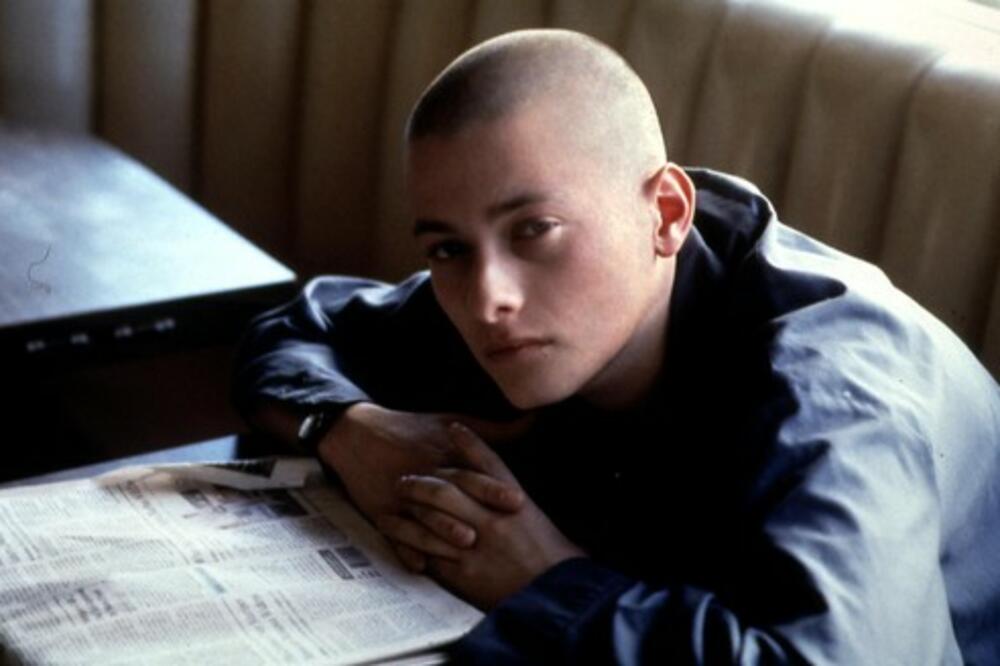 GLUMCA UNIŠTILA DROGA I ALKOHOL, A ONDA I SINA UVEO U PAKAO! Tukao i maltretirao devojku, završio u ZATVORU! JEZIVO