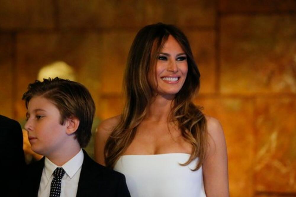 Ovaj čovek je polubrat Melanije Tramp? Dok se kupaju u novcu, od njega beže poput đavola, a šuška se da on...