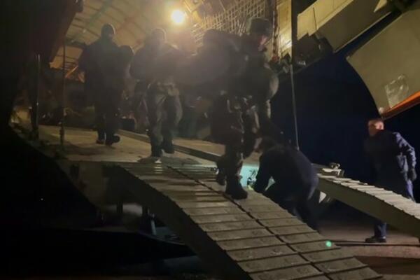 RUSI STIGLI U KAZAHSTAN: Sletele prve jedinice mirovnjaka