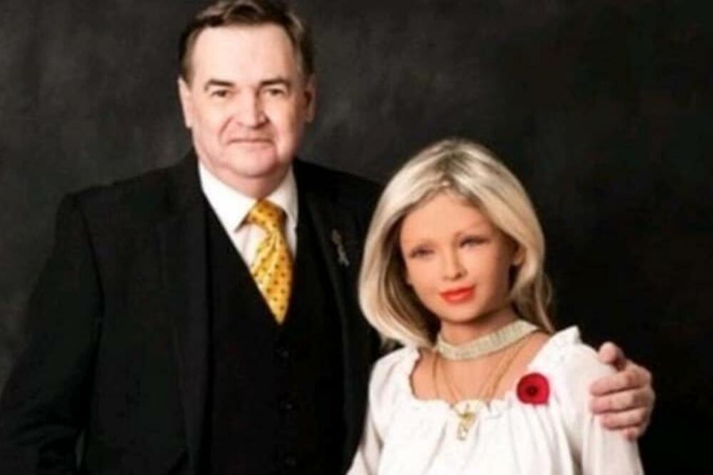 SA ŽENE OD KRVI I MESA PREŠAO NA ROBOTA: ''Ema je imala svetao ten i plave oči, mislim da je DIVNA'' (FOTO)