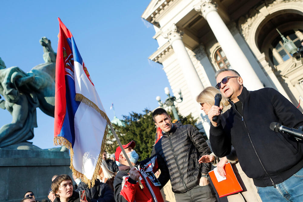 DRUGI DAN PROTESTA ISPRED SKUPŠTINE PRIVUKAO VELIKANE: Bivši reprezentativci izašli da daju podršku Noletu! (FOTO)