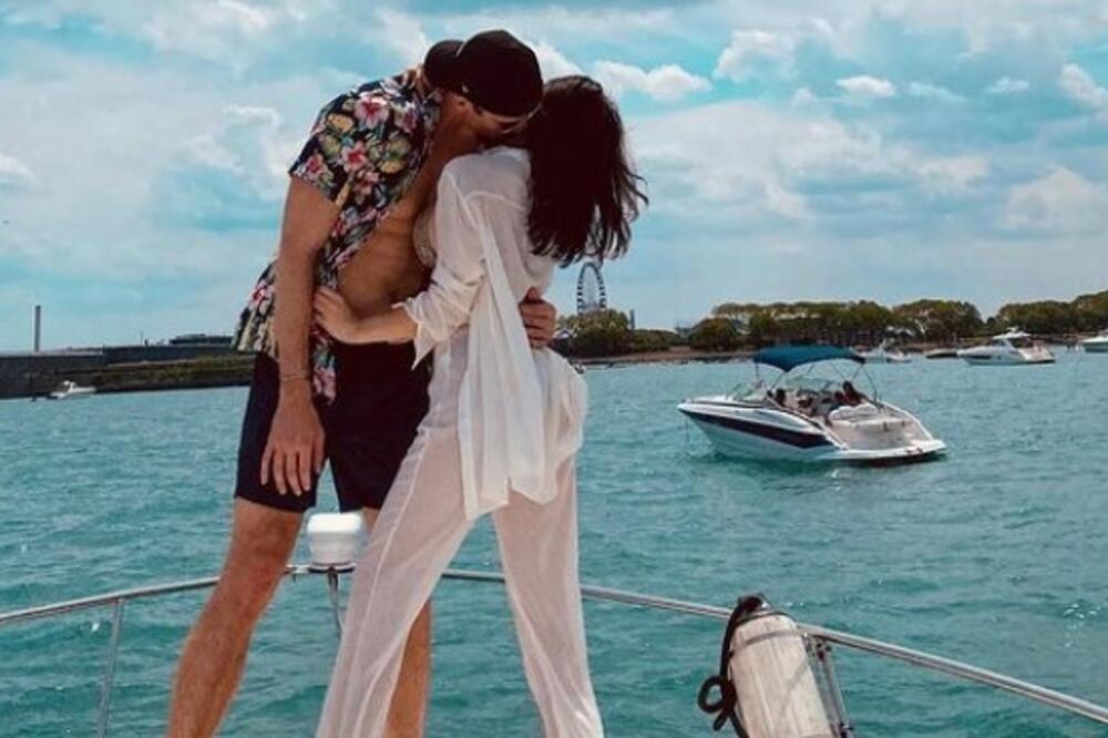 VATRENA MANEKENKA RAŠIRILA NOGE PA POKAZALA UMEĆE: Gore joj sve ispalo, OBLINE vire na sve strane!