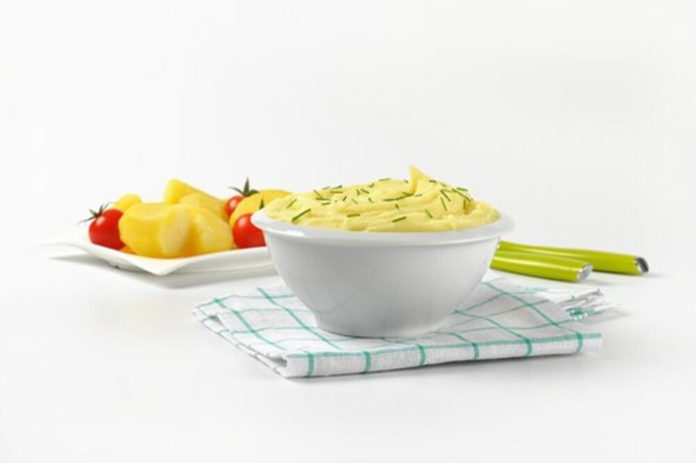 KROMPIR PIRE IMA JEDINSTVENU CAKU, DA BI BIO MEKAN I KREMAST: Domaćice, ovaj način pripreme sigurno niste znale