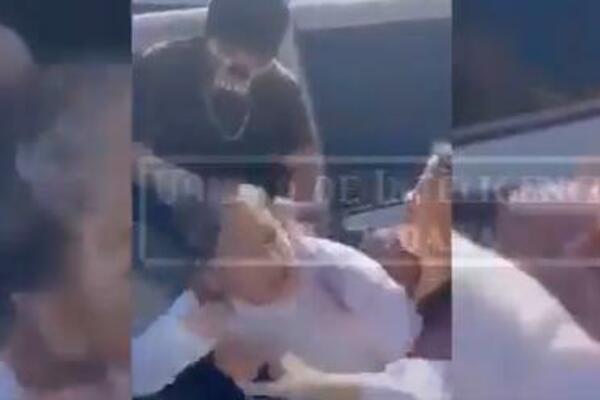 ZAMERILA SE POGREŠNIM MOMCIMA: Trubila na putu, a oni su joj za KAZNU, uradili OVU STRAHOTU, ŠOK! (VIDEO)