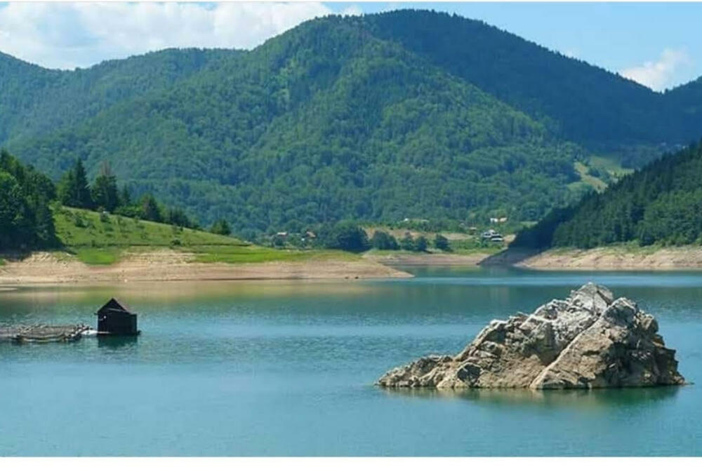 SVI ZNAMO ZA ZAOVINE NA TARI: A znate li po čemu je ovo jezero jedinstveno u Srbiji? (FOTO)