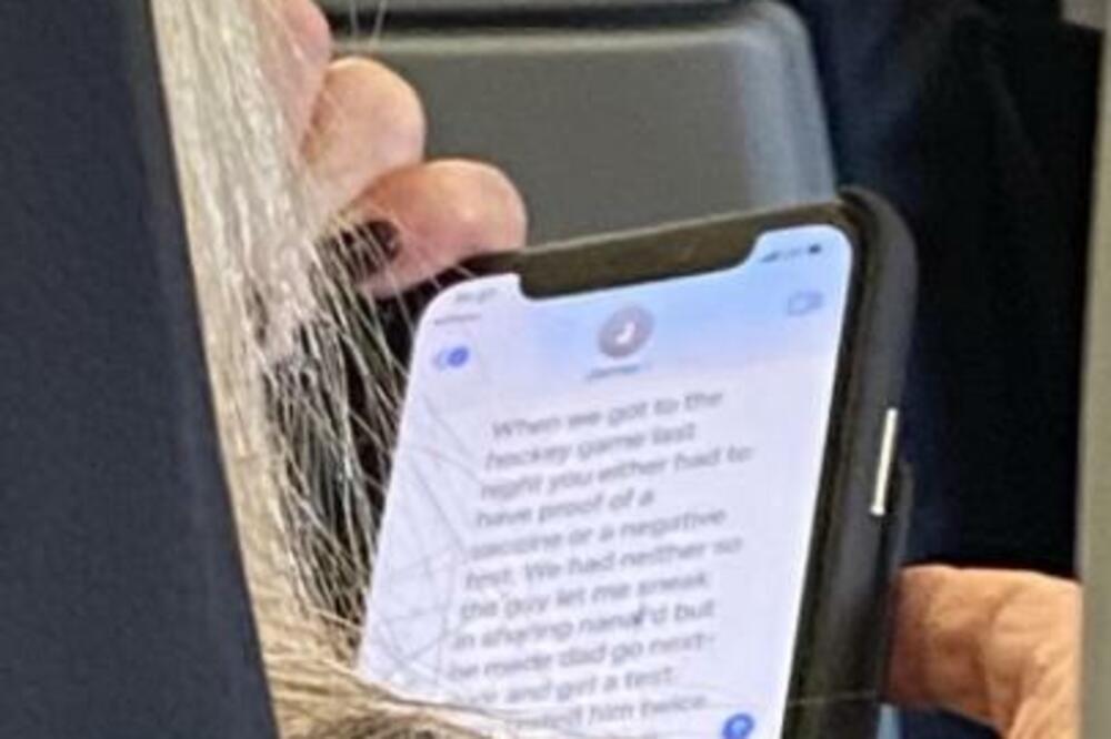 PUTNIK JE ZAVIRIO U PORUKE DEVOJKE KOJA JE SEDELA ISPRED NJEGA! Ono što je pročitao će vas ZGRANUTI, HOROR! (FOTO)