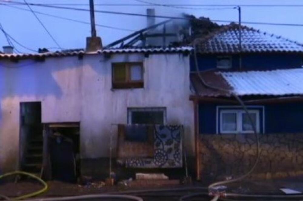 U požaru u Husovoj ulici izgoreo krov kuće u kojoj žive tri porodice