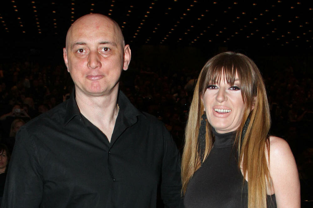 ŽENSKIH SRCA SRCOLOMAC! SIN VIKI MILJKOVIĆ I TAŠKETA MRAK ZA DEVOJČICE: Trenira tenis i posvećen je sportu! (FOTO)