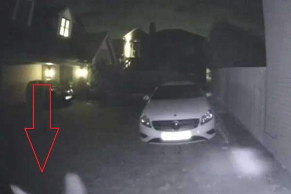 ŽENU USRED NOĆI PROBUDIO ULJEZ NA VRATIMA: Kada je videla ko je ZVONIO, izbezumila se! (VIDEO)