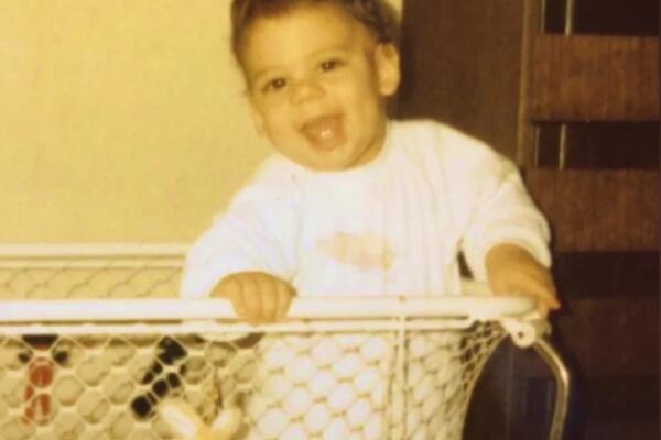 NEMA ŠANSE DA POGODITE KO JE OSOBA SA SLIKE! Zbog njega je nedavno ceo region bio u suzama! (FOTO)