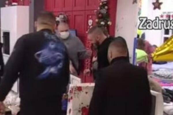 GLEDAOCI OSTALI ŠOKIRANI PRIZOROM IZ ZADRUGE: Miki Đuričić šeta sa MASKOM po Zadruzi, UGROŽEN JE?