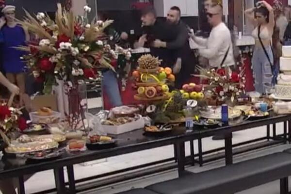 FRAN PUJAS ISPESNIČIO PA NOKAUTIRAO GRUJU: Jezivo NASILJE u Zadruzi, gledaoci ZAHTEVAJU hitno izbacivanje!