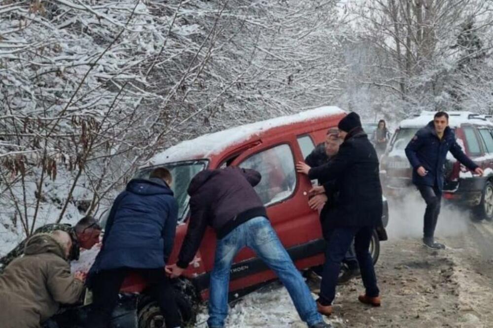 TEŠKA SAOBRAĆAJKA KOD VRANJA! Muškarac teško povređen