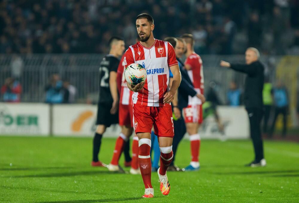 Miloš Degenek u dresu Crvene zvezde, ilustracija