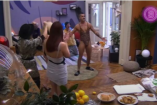 UČESNICI BARA SE POSKIDALI: Pršti GOLOTINJA, sevaju obline i zgodna tela! (VIDEO)