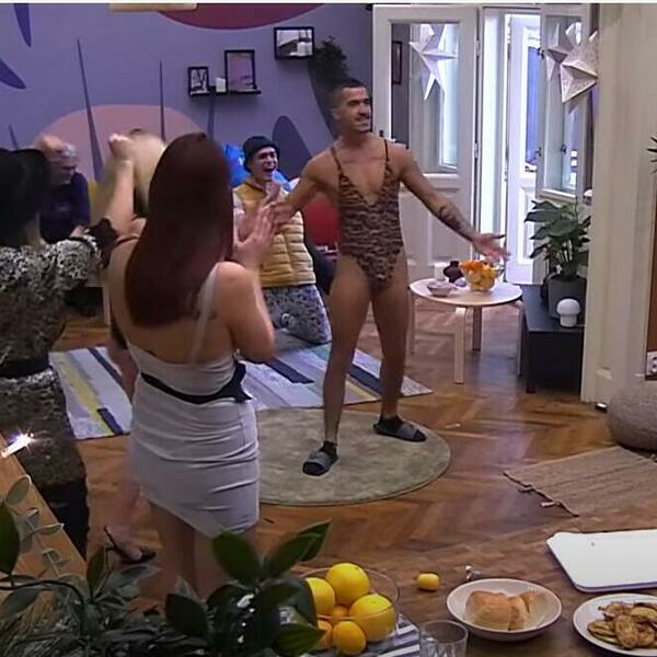 UČESNICI BARA SE POSKIDALI: Pršti GOLOTINJA, sevaju obline i zgodna tela! (VIDEO)