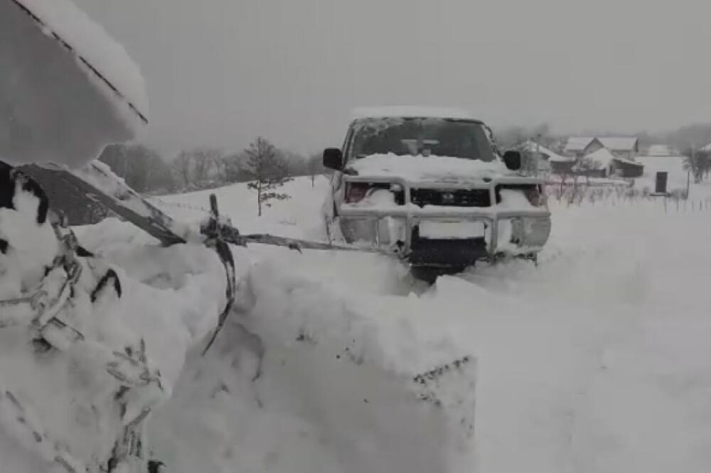 UMRLA JER NIJE MOGLA DA IZAĐE IZ KOLA: Porodici poslala JEZIV SNIMAK, ovako je provela poslednje TRENUTKE (VIDEO)