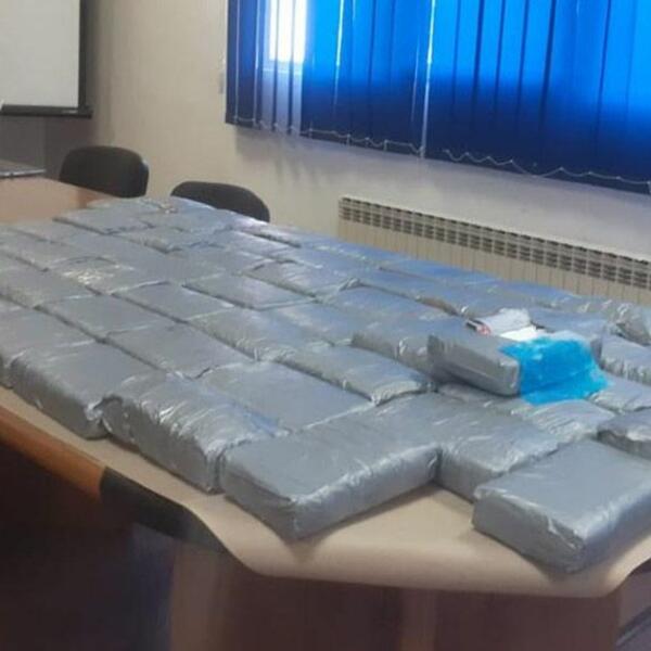 ZAPLENJENO VIŠE OD 80 KILOGRAMA HEROINA: Uhapšeno sedam osoba na prelazu sa Severnom Makedonijom