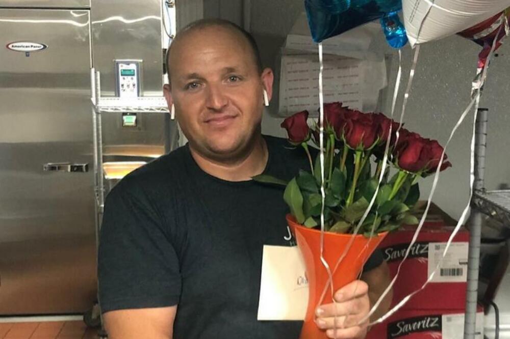 HRABRI BOSANAC POSTAO HEROJ U AMERICI: Spasio MAJKU i dvoje DECE iz PREVRNUTOG automobila, SVAKA ČAST! (FOTO)