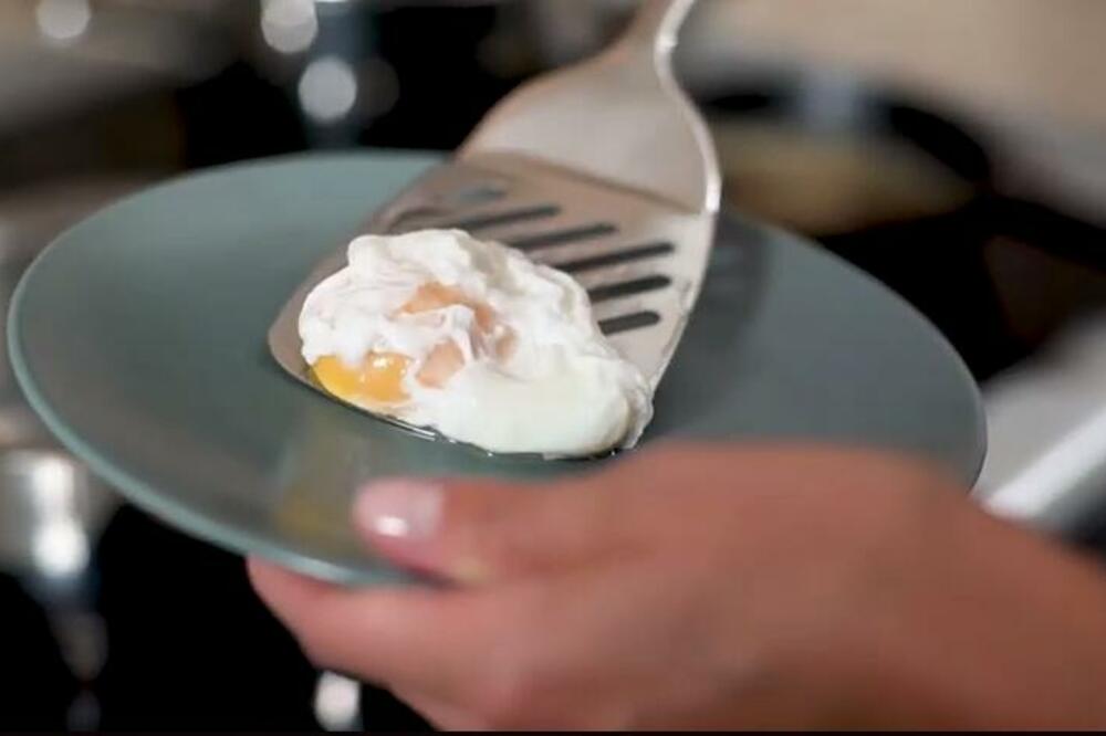 OVO JE NAJVEĆA GREŠKA KOJU RADITE DOK SPREMATE JAJA: Zbog toga se NAGLO GOJITE i UNIŠTAVATE