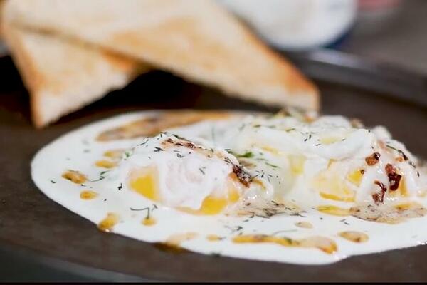 JAJA NA FRANCUSKI NAČIN: Ovo je najbolji trik za spremanje "EN COCOTTE" RECEPTA