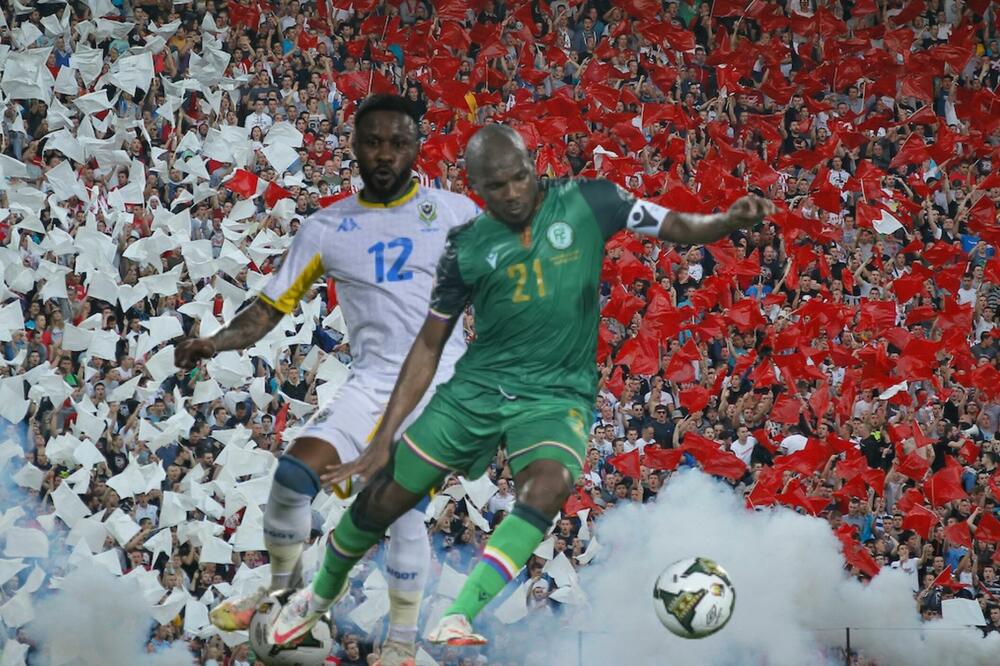 TAKO JE TO KADA SE DELIJE SRETNU NA BILO KOJOJ TAČKI NA PLANETI! Zvezdino zajedništvo! (FOTO)