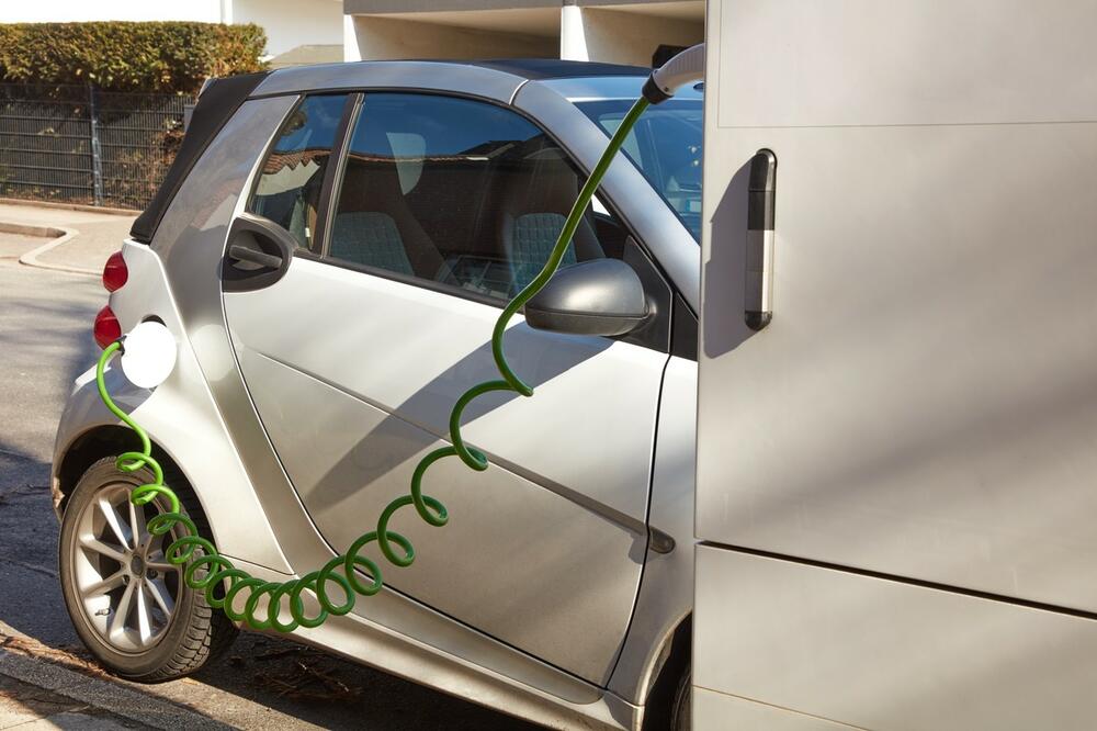 MINISTARSTVO PRIPREMILO SUBVENCIJE ZA EKOLOŠKA VOZILA: Evo do kada i kako možete podneti zahteve