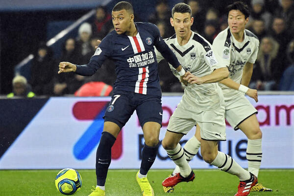 FRANCUSKI VELIKAN ODUZEO TRAKU LEGENDI ARSENALA: Samo hoće da se reše njegove plate?!