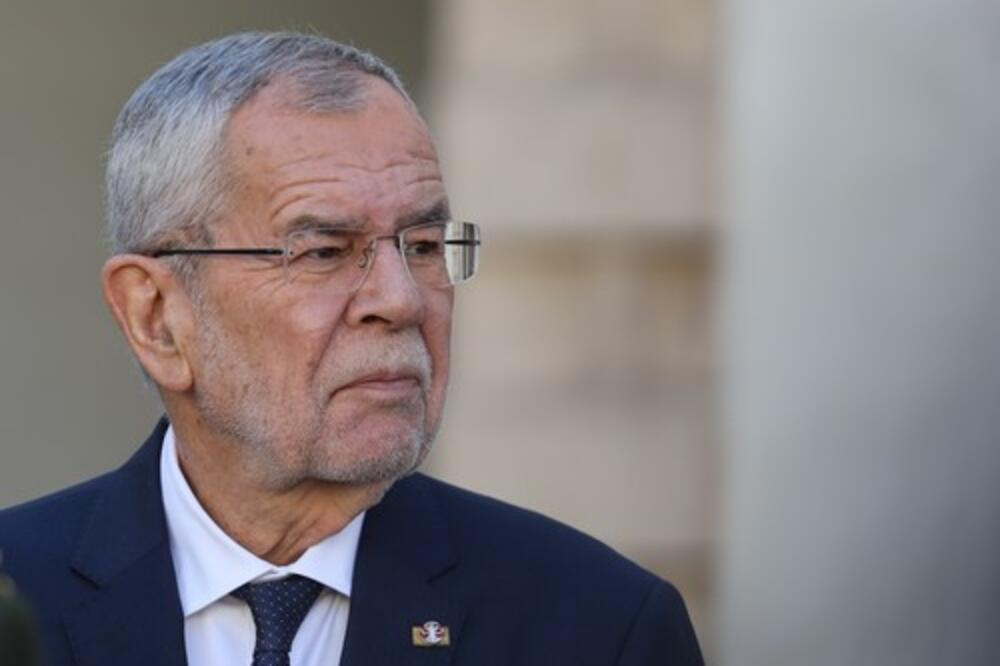 PREDSEDNIK AUSTRIJE PUŠTEN IZ BOLNICE: Juče hitno hospitalizovan nakon NEZGODE, evo šta su mu lekari NALOŽILI!