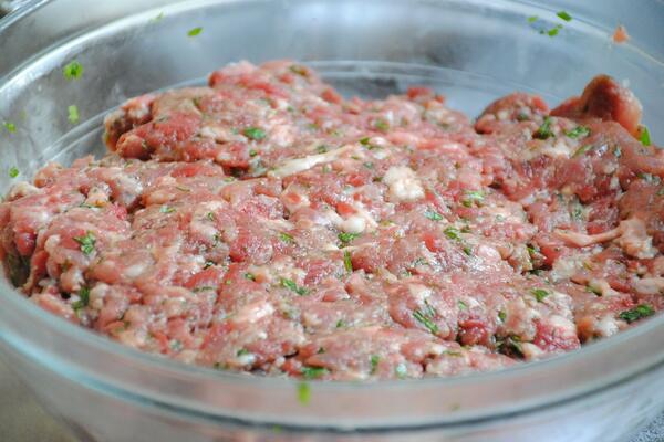 SVI SRBI UPOZORENI NA OVAKVO MLEVENO MESO: Evo kakva OPASNOST PRETI