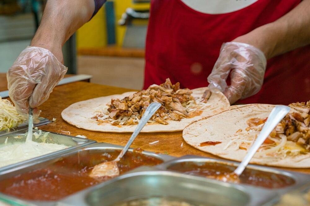 SRBI VOLE DA JEDU OVU HRANU IAKO JE ŠTETNA! Treba da je izbegavate kada god možete (FOTO)