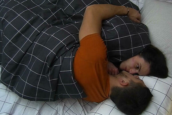 IVAN KRENUO REDOM DA OBARA DEVOJKE U KREVET: Za mesec dana napravio REKORD, nije birao!