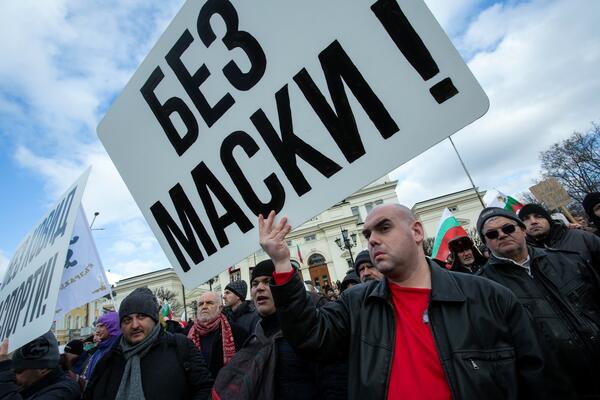 BURNI PROTESTI U BUGARSKOJ! Demonstranti pokušali da UPADNU u SKUPŠTINU, sukobili se sa POLICIJOM (FOTO/VIDEO)