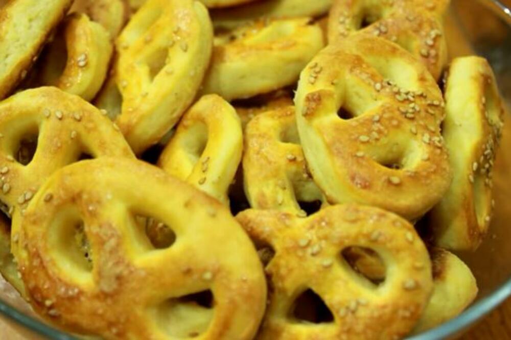 PRIPREMITE DOMAĆE PECIVO KOJE DECA OBOŽAVAJU: Hrskave i ukusne kao iz pekare!