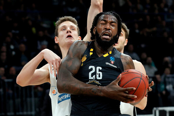 PARTIZANA RAZMONITRAO ITALIJANE! UBEDLJIV NASTUP CRNO-BELIH PRED SJAJNIM GROBARIMA - UMALO STOTKA!