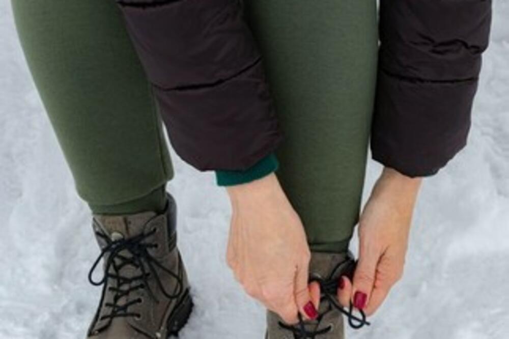 AKO OVO STAVITE U ČIZME, STOPALA VAM NEĆE BITI HLADNA: Ne verujete o ČEMU je reč!