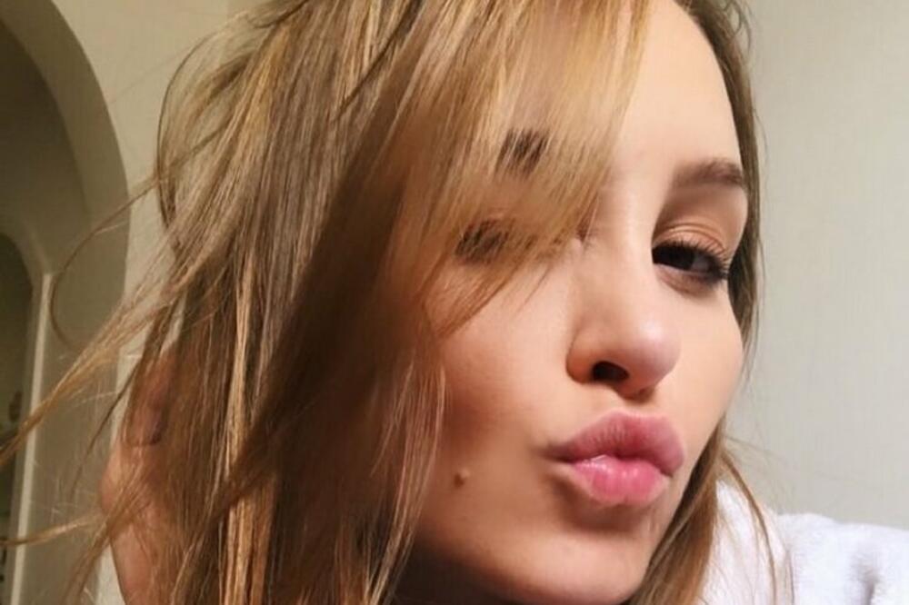 VRELA BRAZILKA ZABORAVILA NA BEZOBRAZAN DETALJ! Snimak iz HOTELSKE SOBE otkrio VIŠE nego što je TREBAO (VIDEO)