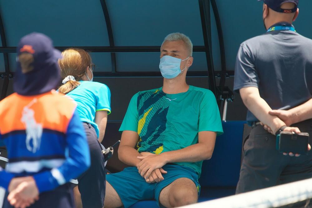 POTVRĐENO: Australijanac je POZITIVAN NA KORONU, takav je igrao kvalifikacije, a DRUGU DOZU je primio 31. decembra!