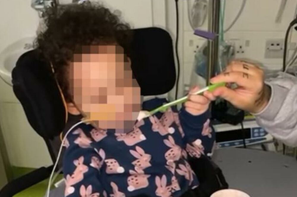 DEVOJČICA (2) DODIRIVALA POTILJAK, A ONDA JE MAJKA SAZNALA STRAŠNU ISTINU: Ceo svet im se srušio, HOROR! (FOTO)