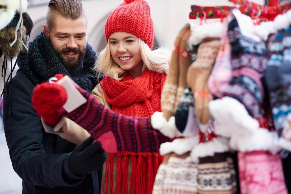 DANAS SLAVIMO VELIKI PRAZNIK: Ne zaboravite da deci obučete nešto novo, makar i ČARAPICE!