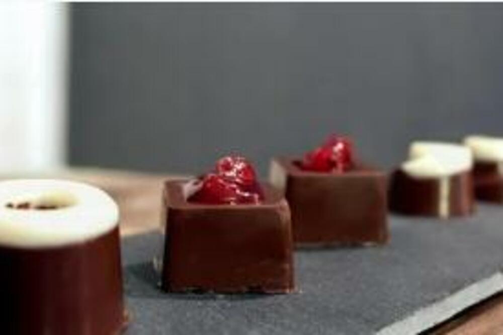 NAPRAVITE NAJUKUSNIJE DOMAĆE PRALINE IKAD: Pune se svim i svačim, pravo iz fabrike (FOTO)