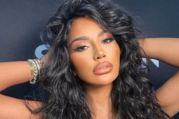 ZABORAVILA DA OBUČE BRUS PA POKAZALA I PREVIŠE: Providna majica OGOLILA INTIMU, posle ove fotke mnogi su PATOSIRANI